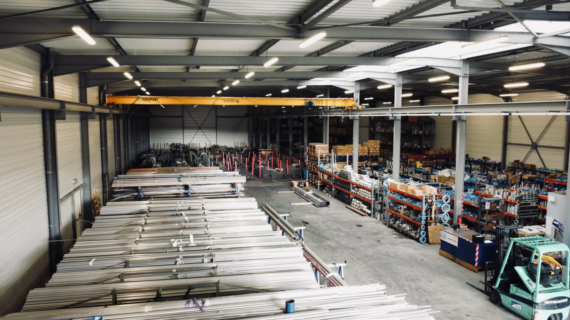 Entrepôt SR2I — stocks de tubes et raccords inox