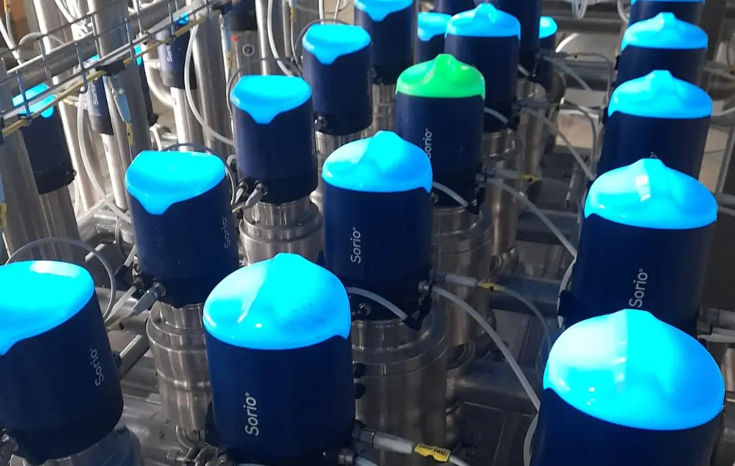 Vannes Definox avec têtes de commande Sorio® sur une ligne de process
